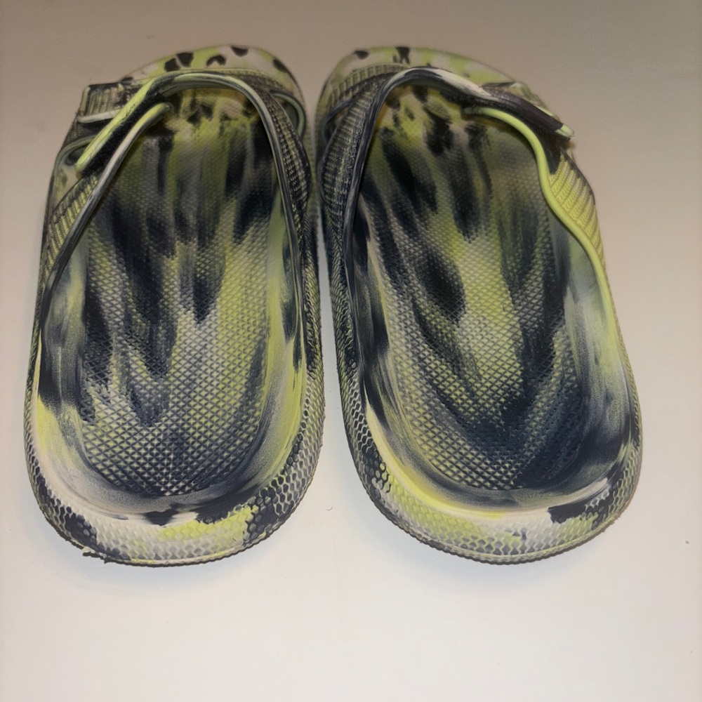 DSG Kids Slide Sandals - Yellow and Black Pattern - Picture 6 of 6